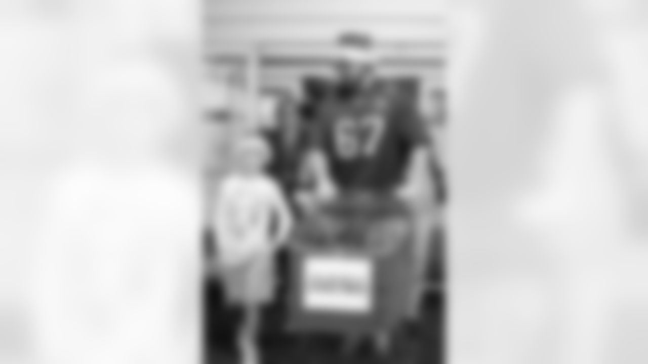 TAMPA, FL - December 15, 2025 - The Tampa Bay Buccaneers offensive line hosts the annual 'O-Line Lights Up Christmas' event providing holiday shopping sprees for local children. Photo By Kyle Zedaker/Tampa Bay Buccaneers