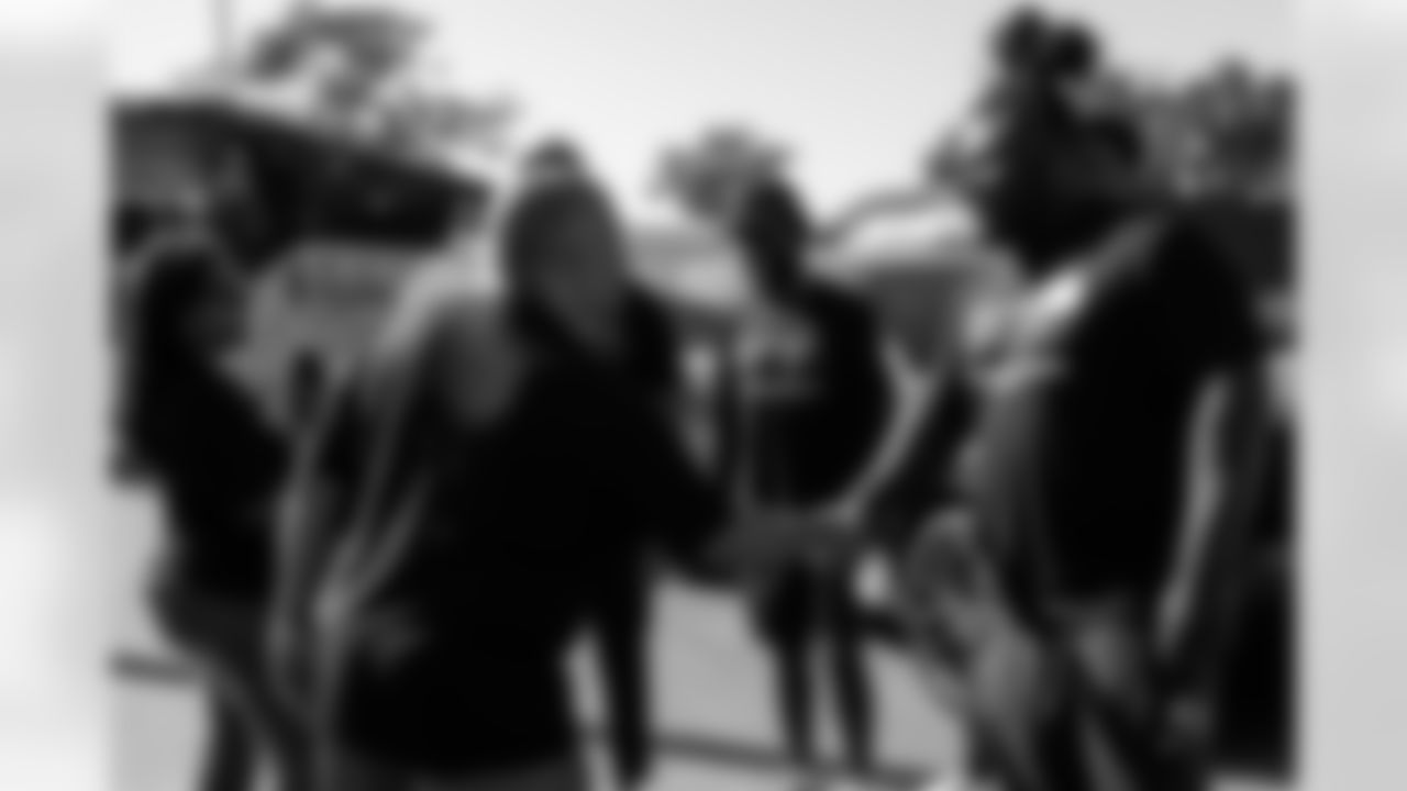 TAMPA, FL - November 18, 2025 - Defensive Lineman Elijah Simmons #92 of the Tampa Bay Buccaneers during a home build with Habitat for Humanity of Tampa Bay Hillsborough. Photo By Doug DeFelice/Tampa Bay Buccaneers