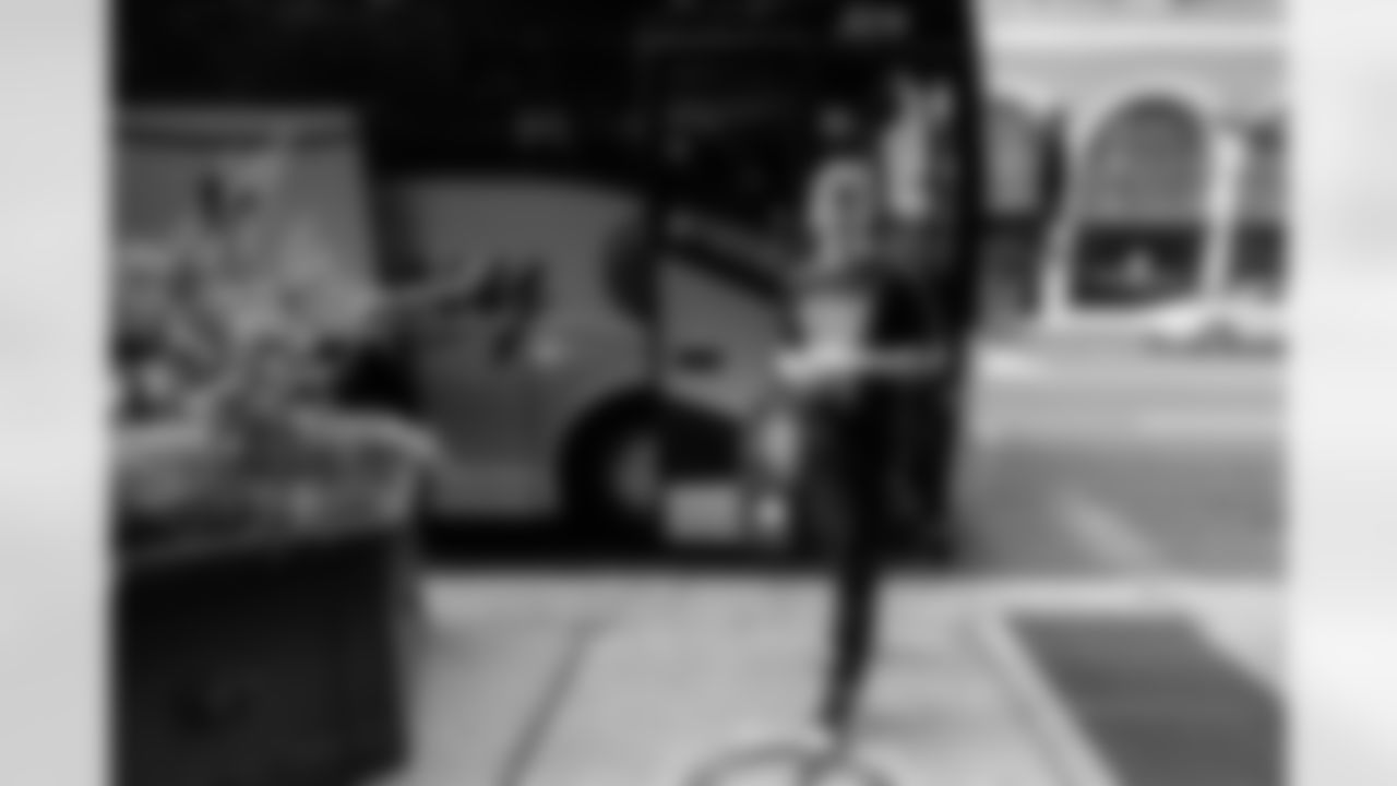 ATLANTA, GA - September 06, 2025 - Luxury Suite Excursion arrives for the game between the Tampa Bay Buccaneers and Atlanta Falcons. The Bucs won the game, 23-20. Photo By Doug DeFelice/Tampa Bay Buccaneers