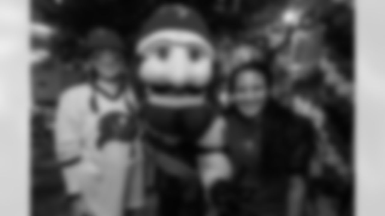 ST. PETERSBURG, FL - November 13, 2025 - Captain Fear during "Bucs Run" Raise The Flags event with Pinellas Run Club at Park & Rec in St. Petersburg. Photo By Doug DeFelice/Tampa Bay Buccaneers