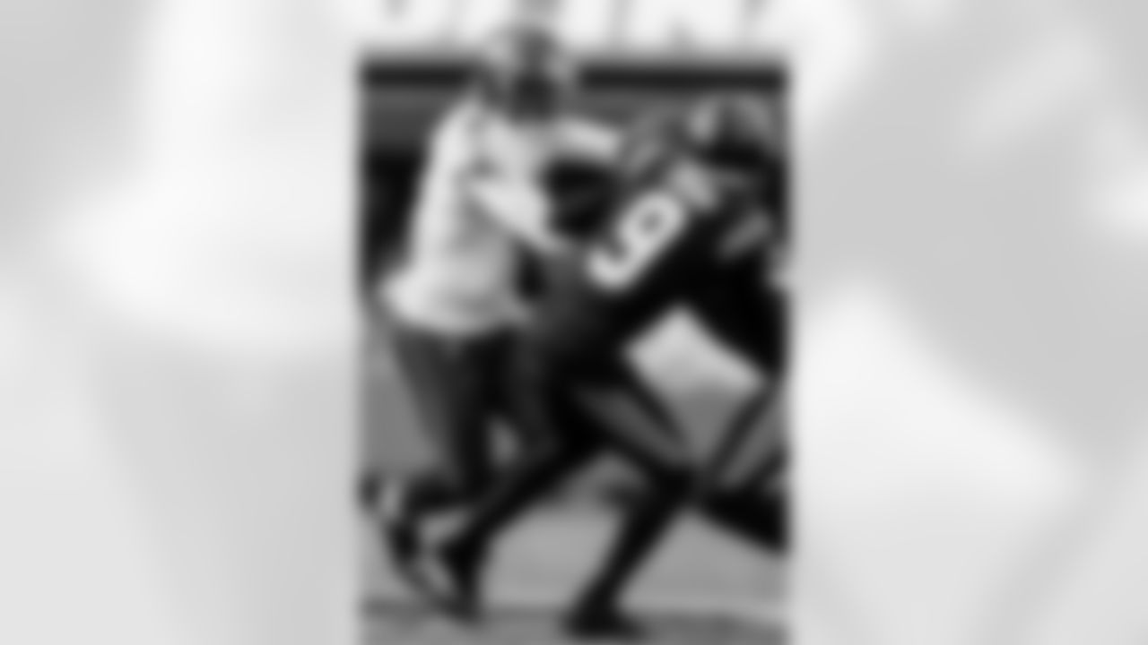 CHARLOTTE, NC - December 21, 2025 - Inside Linebacker SirVocea Dennis #8 of the Tampa Bay Buccaneers during the game between the Tampa Bay Buccaneers and Carolina Panthers. The Bucs lost the game, 23-20. Photo By Kyle Zedaker/Tampa Bay Buccaneers