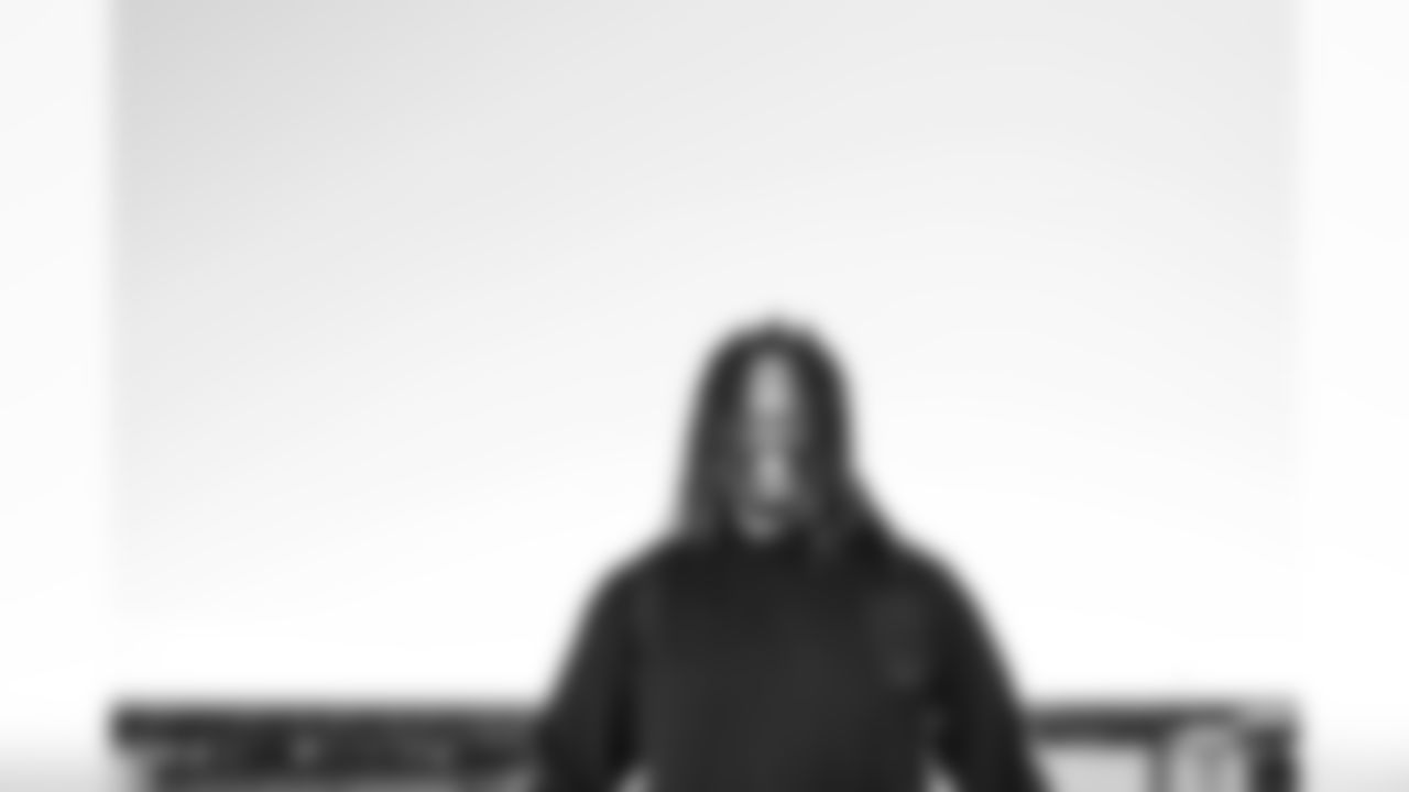 TAMPA, FL - December 20, 2025 - The Tampa Bay Buccaneers depart before the Week 16 game against the Carolina Panthers. Photo By Tori Richman/Tampa Bay Buccaneers