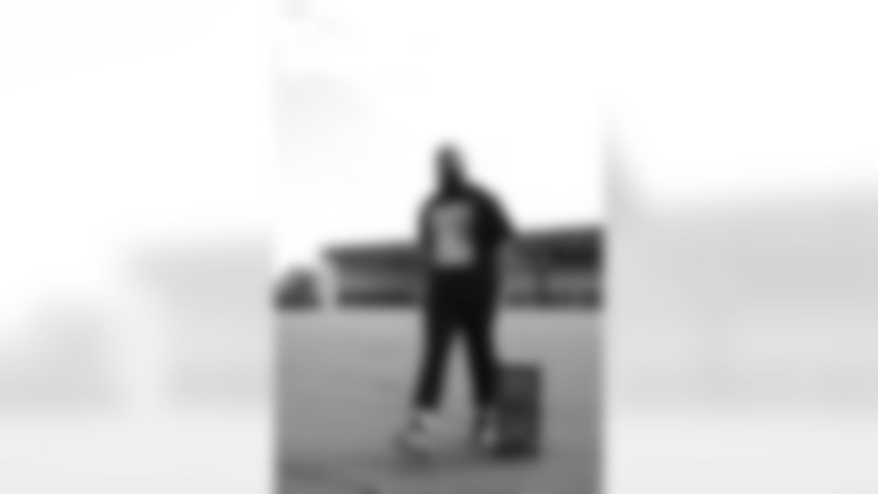 TAMPA, FL - December 27, 2025 - Linebacker Anthony Walker Jr. of the Tampa Bay Buccaneers departs Tampa for a Week 17 game against the Miami Dolphins. Photo By Tori Richman/Tampa Bay Buccaneers