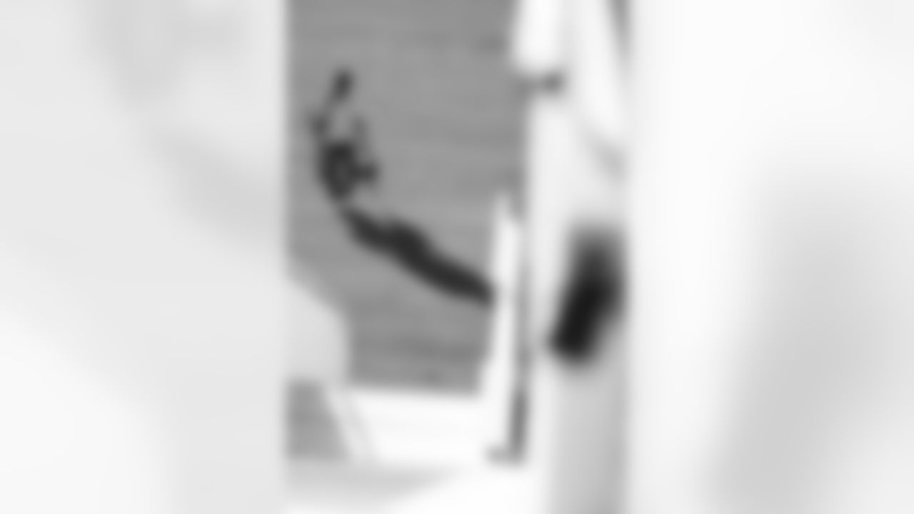 TAMPA, FL - November 22, 2025 - Tight End Cade Otton #88 of the Tampa Bay Buccaneers departs before the game against the Los Angeles Rams. Photo By Tori Richman/Tampa Bay Buccaneers