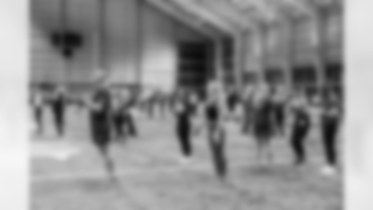 TAMPA, FL - November 19, 2025 - Tampa Bay Buccaneers Cheerleaders and Alumni during Field Rehearsal at AdventHealth Training Center. Photo By Tori Richman/Tampa Bay Buccaneers