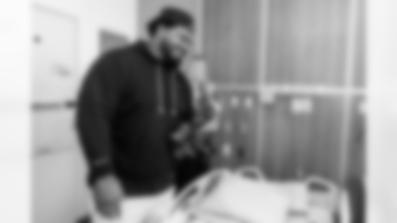 TAMPA, FL - October 14, 2025 - Defensive Tackle Vita Vea #50 of the Tampa Bay Buccaneers during a Rookie Club visit to Moffitt Cancer Center. Photo By Doug DeFelice/Tampa Bay Buccaneers