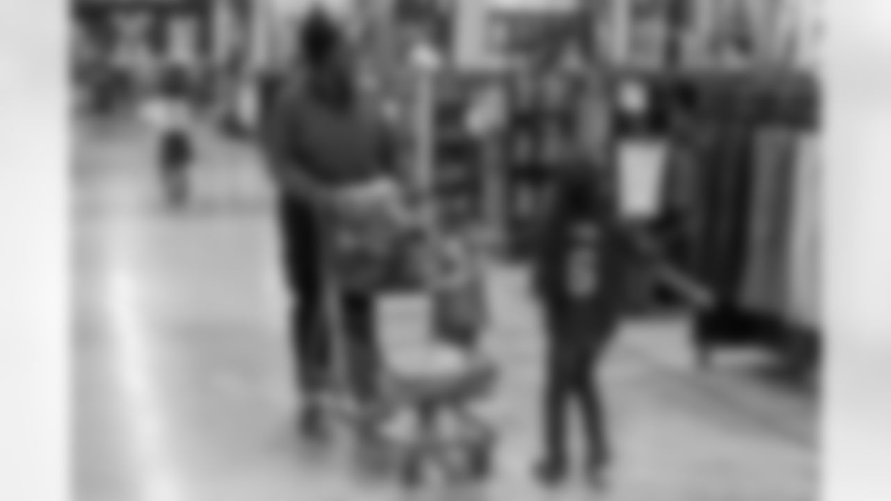 TAMPA, FL - December 16, 2025 - Antoine Winfield Jr. Holiday Shopping Spree at Dick's House of Sport International Plaza. Photo By Mike Carlson/Tampa Bay Buccaneers