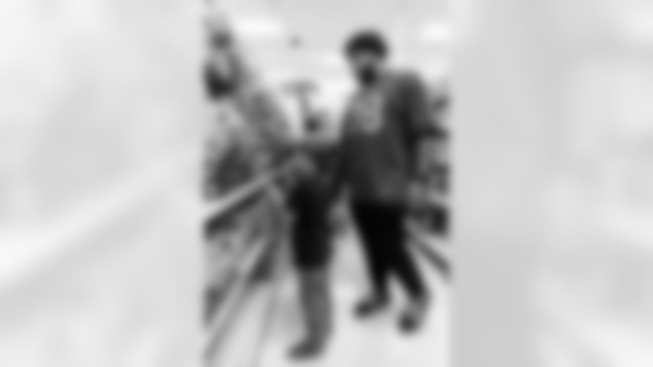 TAMPA, FL - December 15, 2025 - The Tampa Bay Buccaneers offensive line hosts the annual 'O-Line Lights Up Christmas' event providing holiday shopping sprees for local children. Photo By Kyle Zedaker/Tampa Bay Buccaneers