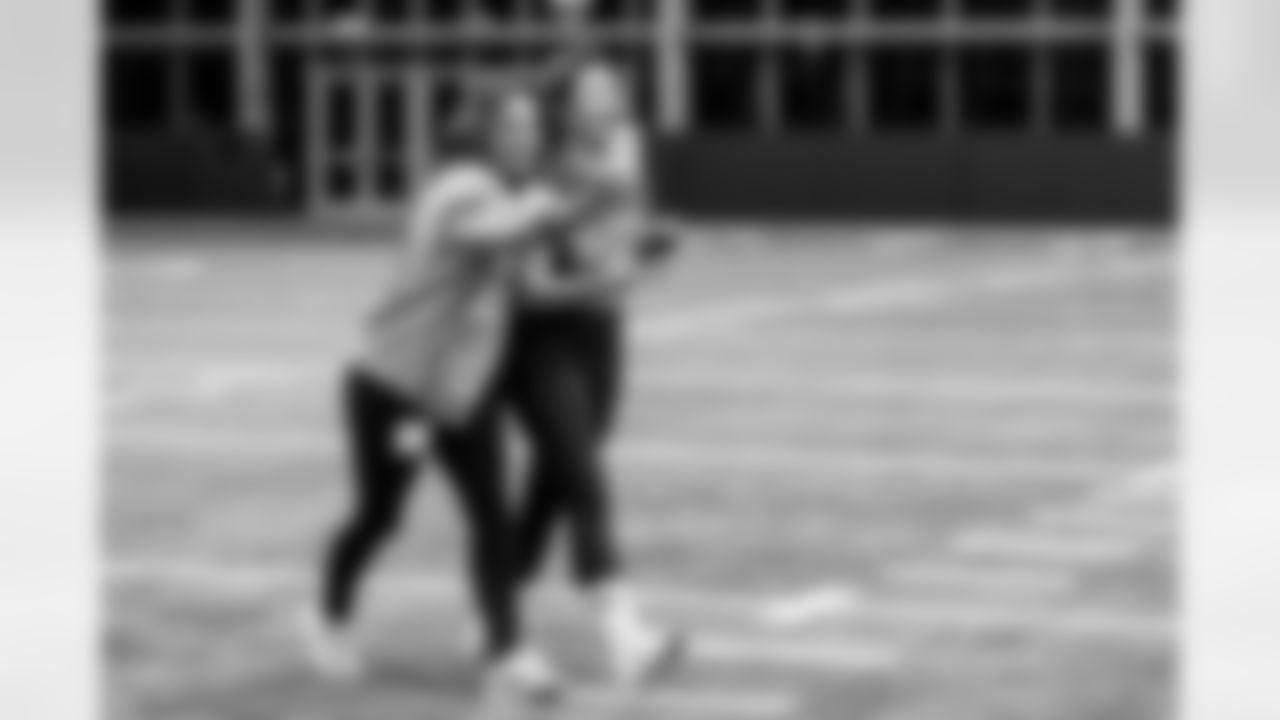 TAMPA, FL - November 19, 2025 - Tampa Bay Buccaneers Cheerleaders and Alumni during Field Rehearsal at AdventHealth Training Center. Photo By Tori Richman/Tampa Bay Buccaneers