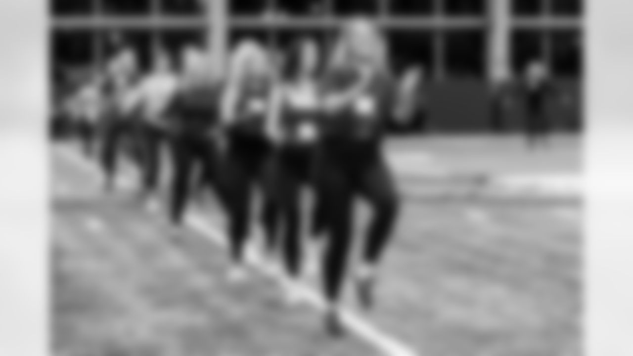 TAMPA, FL - November 19, 2025 - Tampa Bay Buccaneers Cheerleaders and Alumni during Field Rehearsal at AdventHealth Training Center. Photo By Tori Richman/Tampa Bay Buccaneers