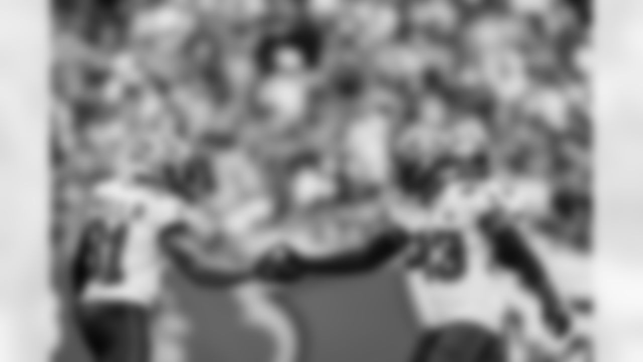 TAMPA, FL - November 09, 2025 - Safety Antoine Winfield Jr. #31 and Safety Tykee Smith #23 of the Tampa Bay Buccaneers during the game between the New England Patriots and Tampa Bay Buccaneers. The Bucs lost the game, 28-23. Photo By Kyle Zedaker/Tampa Bay Buccaneers