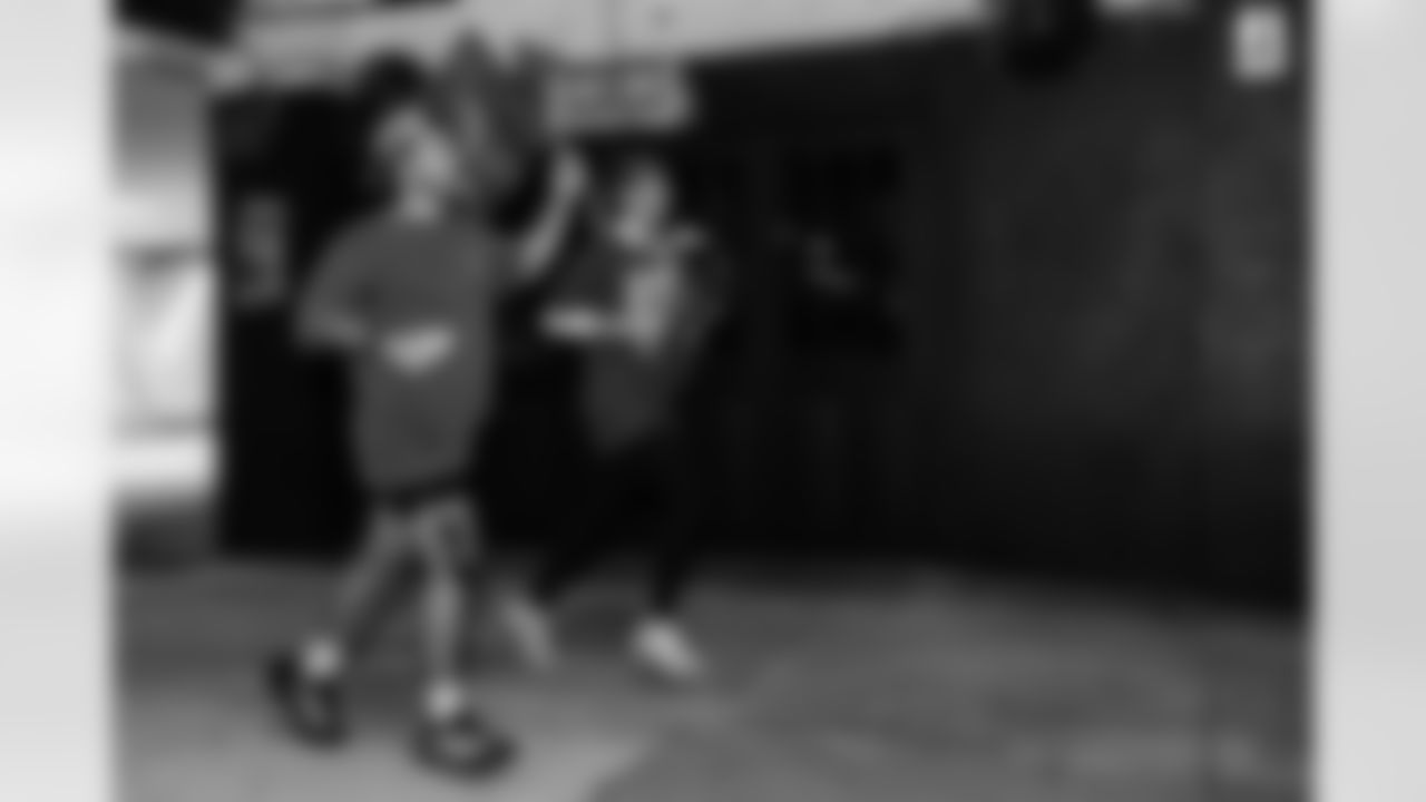 ST. PETERSBURG, FL - November 13, 2025 - Participants during "Bucs Run" Raise The Flags event with Pinellas Run Club at Park & Rec in St. Petersburg. Photo By Doug DeFelice/Tampa Bay Buccaneers