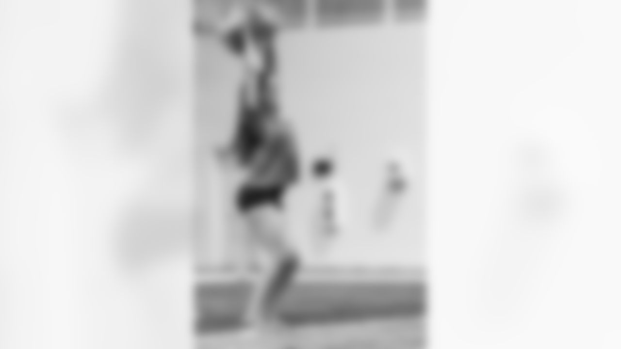 TAMPA, FL - November 06, 2025 - Tampa Bay Buccaneers Cheerleaders during Field Rehearsal at AdventHealth Training Center. Photo By Tori Richman/Tampa Bay Buccaneers