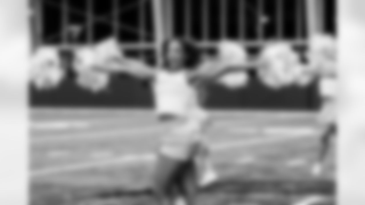 TAMPA, FL - December 09, 2025 - Tampa Bay Buccaneers Cheerleaders during Field Rehearsal at AdventHealth Training Center. Photo By Tori Richman/Tampa Bay Buccaneers