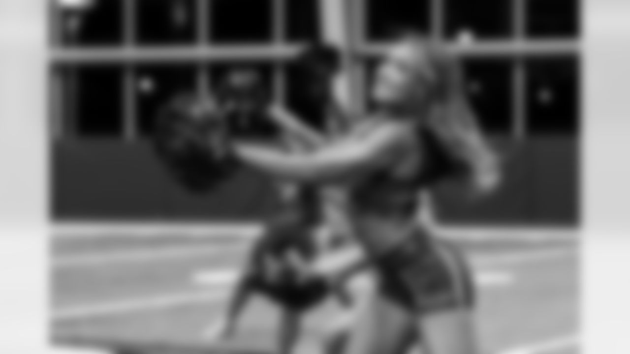 TAMPA, FL - January 02, 2026 - Tampa Bay Buccaneers Cheerleaders field rehearsal at AdventHealth Training Center. Photo By Tori Richman/Tampa Bay Buccaneers