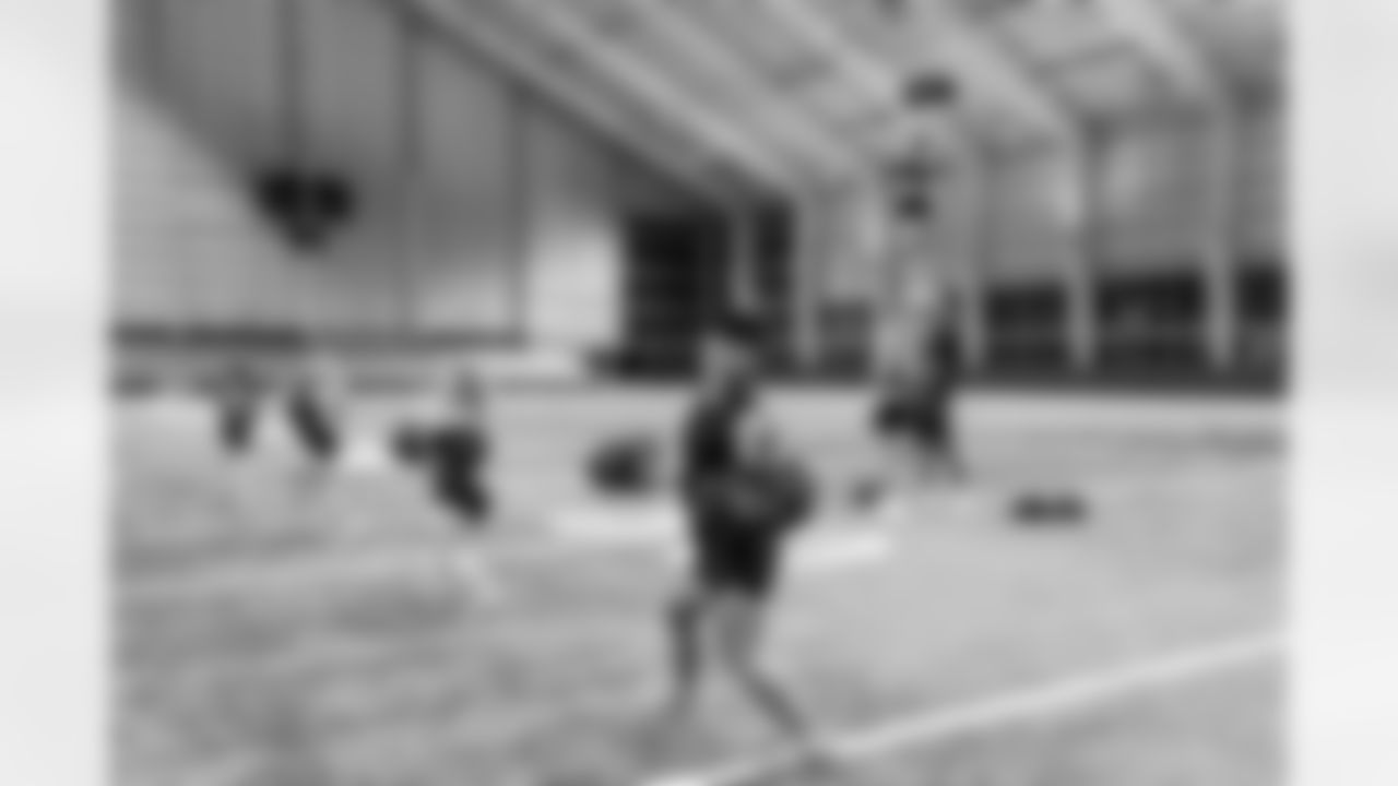 TAMPA, FL - November 20, 2025 - Tampa Bay Buccaneers Cheerleaders during Field Rehearsal at AdventHealth Training Center. Photo By Tori Richman/Tampa Bay Buccaneers