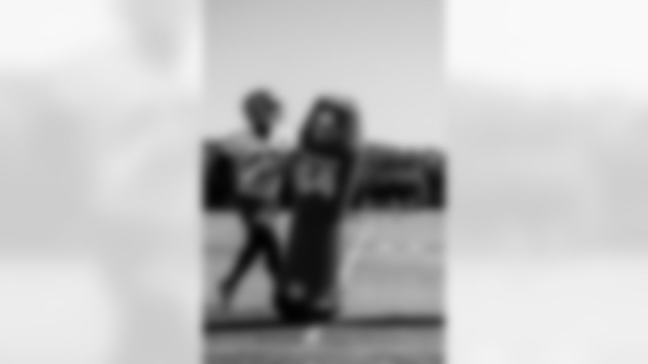 TAMPA, FL - November 20, 2025 - Outside Linebacker Chris Braswell #43 of the Tampa Bay Buccaneers during practice at AdventHealth Training Center. Photo By Tori Richman/Tampa Bay Buccaneers