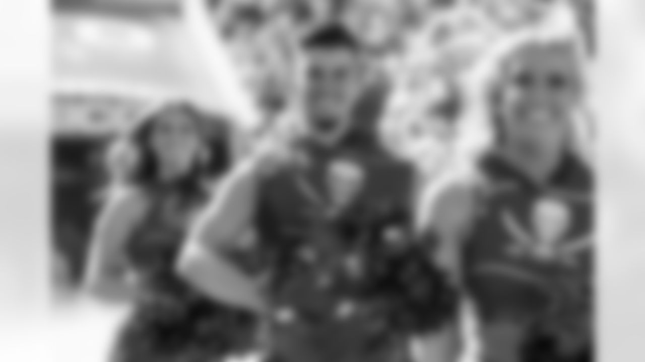 TAMPA, FL - November 30, 2025 - Tampa Bay Buccaneers Cheerleaders during the game between the Arizona Cardinals and Tampa Bay Buccaneers. The Bucs won the game, 20-17. Photo By Doug DeFelice/Tampa Bay Buccaneers