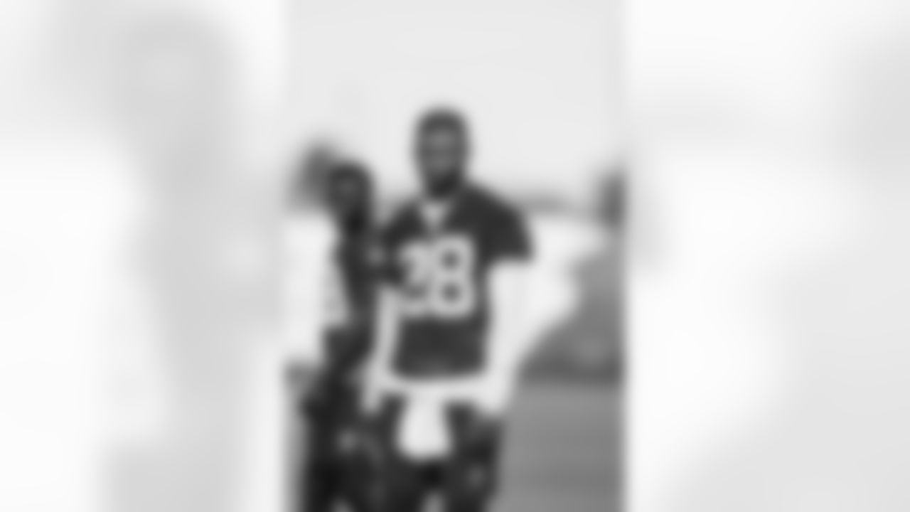 TAMPA, FL - May 22, 2025 - Safety Shilo Sanders #28 of the Tampa Bay Buccaneers during Phase 2 workouts at AdventHealth Training Center. Photo By Tori Richman/Tampa Bay Buccaneers