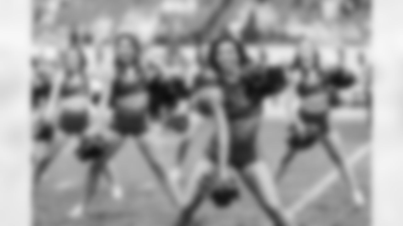 TAMPA, FL - December 07, 2025 - The Tampa Bay Buccaneers and New Orleans Saints during a regular season game at Raymond James Stadium. The Bucs lost the game, 24-20. Photo By Tori Richman/Tampa Bay Buccaneers