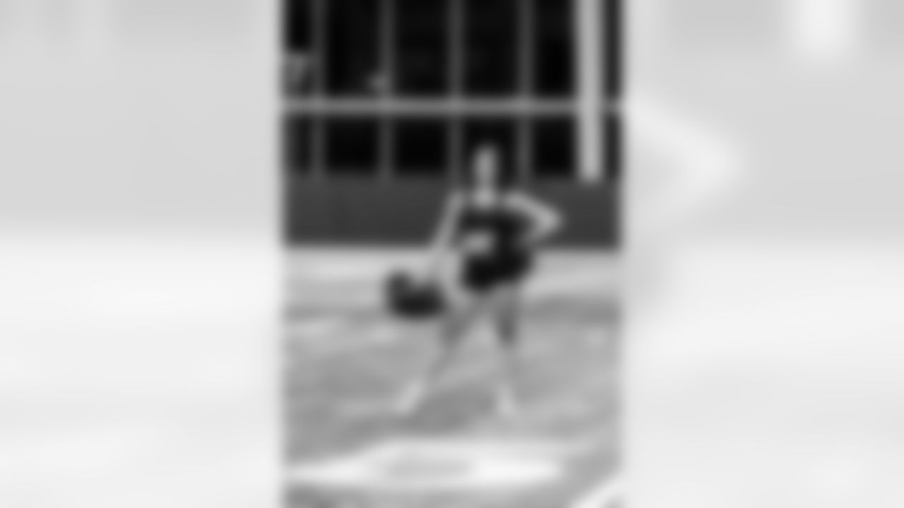 TAMPA, FL - November 20, 2025 - Tampa Bay Buccaneers Cheerleaders during Field Rehearsal at AdventHealth Training Center. Photo By Tori Richman/Tampa Bay Buccaneers