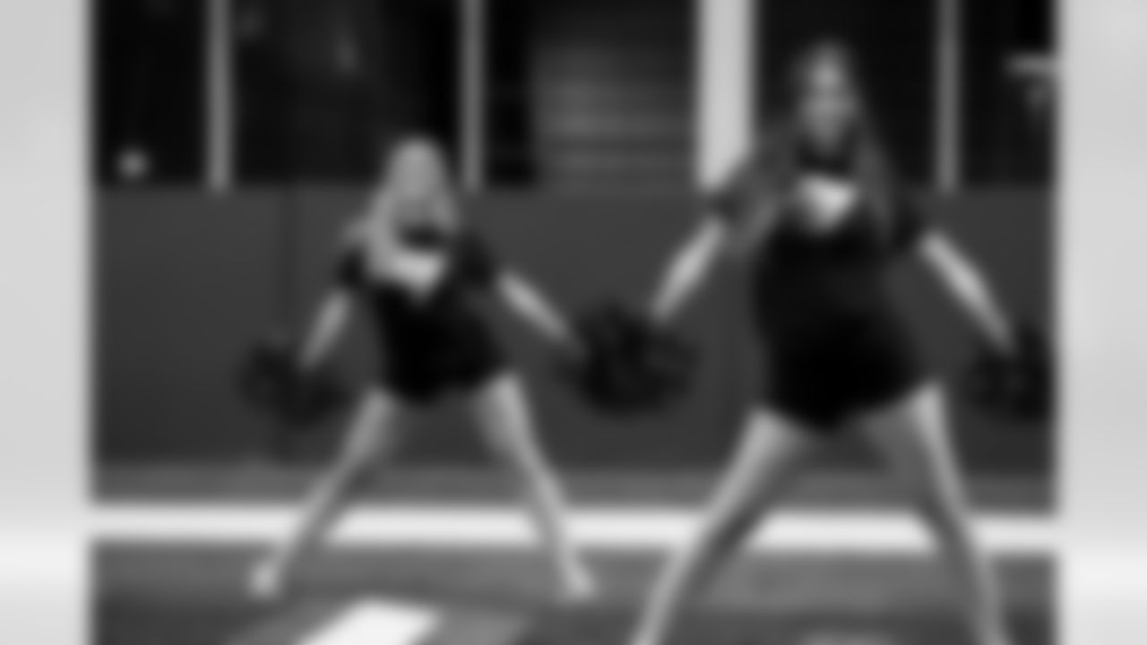 TAMPA, FL - December 04, 2025 - Tampa Bay Buccaneers Cheerleaders field rehearsal at AdventHealth Training Center. Photo By Tori Richman/Tampa Bay Buccaneers