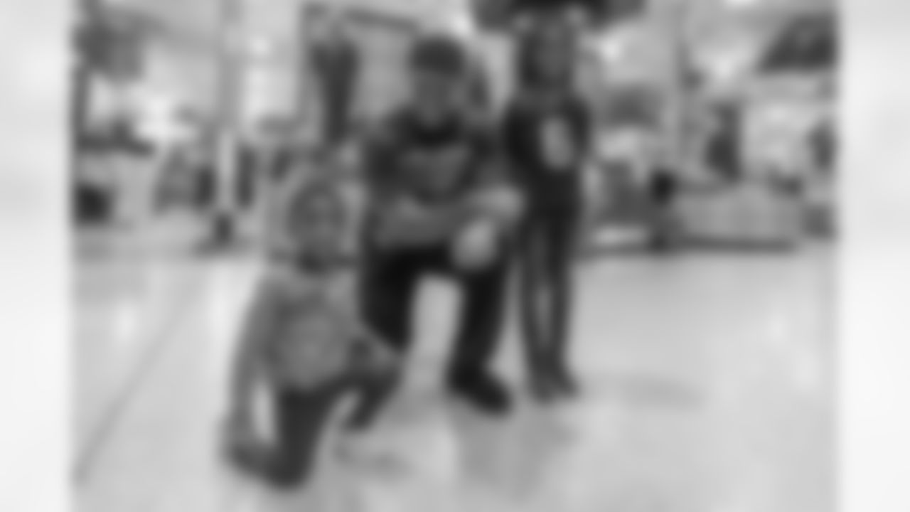 TAMPA, FL - December 16, 2025 - Antoine Winfield Jr. Holiday Shopping Spree at Dick's House of Sport International Plaza. Photo By Mike Carlson/Tampa Bay Buccaneers