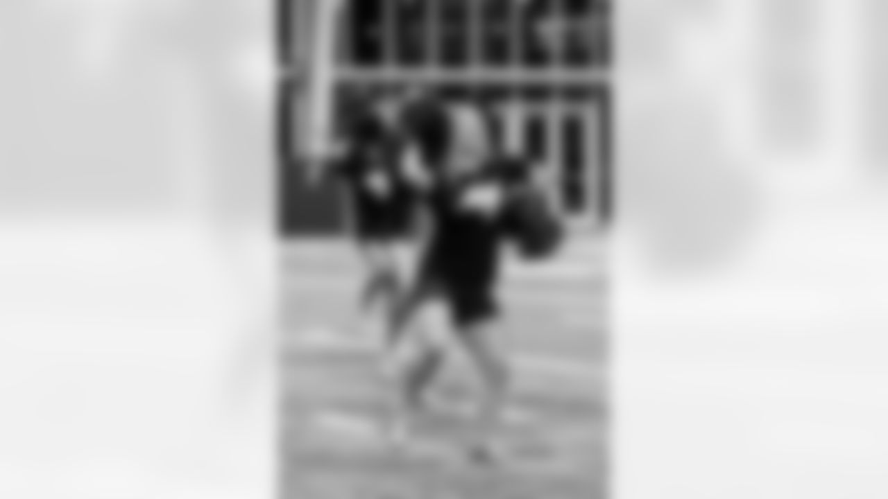 TAMPA, FL - December 04, 2025 - Tampa Bay Buccaneers Cheerleaders field rehearsal at AdventHealth Training Center. Photo By Tori Richman/Tampa Bay Buccaneers