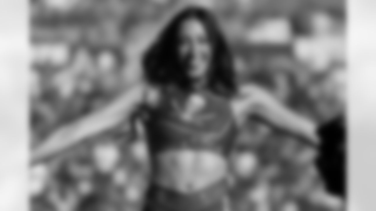 TAMPA, FL - November 30, 2025 - Tampa Bay Buccaneers Cheerleaders during the game between the Arizona Cardinals and Tampa Bay Buccaneers. The Bucs won the game, 20-17. Photo By Doug DeFelice/Tampa Bay Buccaneers