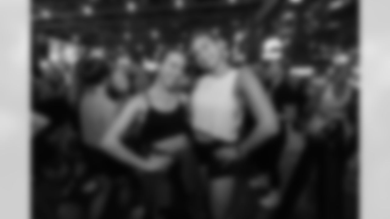 ST. PETERSBURG, FL - November 13, 2025 - Participants during "Bucs Run" Raise The Flags event with Pinellas Run Club at Park & Rec in St. Petersburg. Photo By Doug DeFelice/Tampa Bay Buccaneers