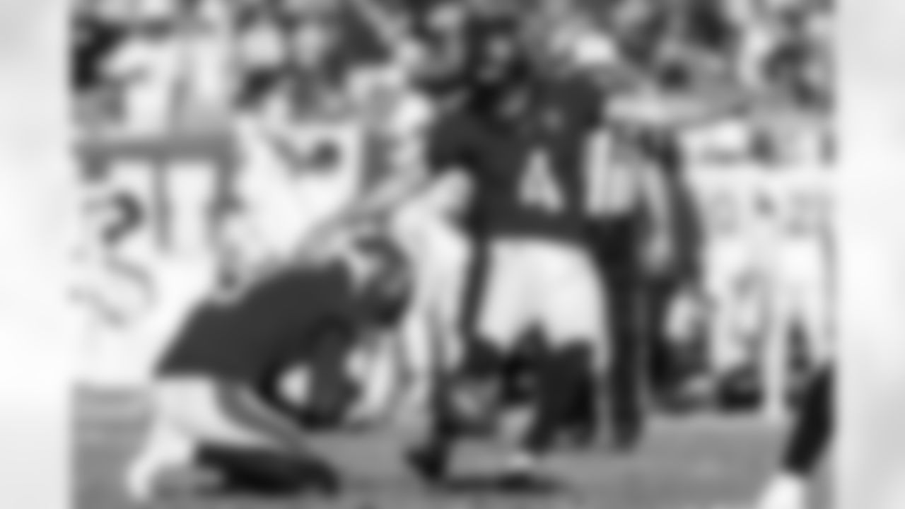 TAMPA, FL - November 30, 2025 - Kicker Chase McLaughlin #4 of the Tampa Bay Buccaneers makes a field goal during the game between the Arizona Cardinals and Tampa Bay Buccaneers. The Bucs won the game, 20-17. Photo By Doug DeFelice/Tampa Bay Buccaneers