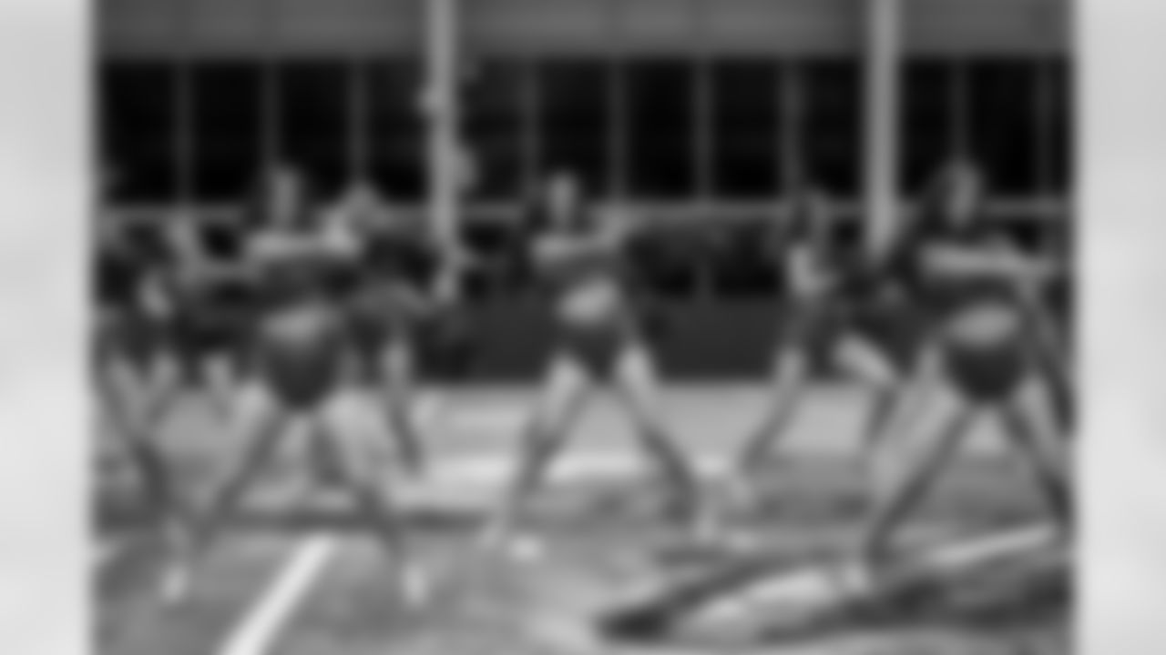 TAMPA, FL - January 02, 2026 - Tampa Bay Buccaneers Cheerleaders field rehearsal at AdventHealth Training Center. Photo By Tori Richman/Tampa Bay Buccaneers