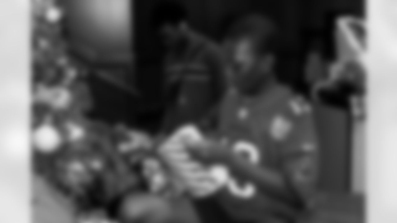 TAMPA, FL - December 05, 2025 - Mike and Ashli Evans host the Mike Evans Family Foundation 'Catch for Christmas' holiday event at AdventHealth Training Center. Photo By Kyle Zedaker/Tampa Bay Buccaneers