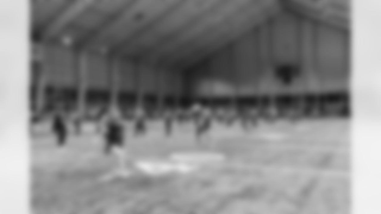 TAMPA, FL - November 19, 2025 - Tampa Bay Buccaneers Cheerleaders and Alumni during Field Rehearsal at AdventHealth Training Center. Photo By Tori Richman/Tampa Bay Buccaneers