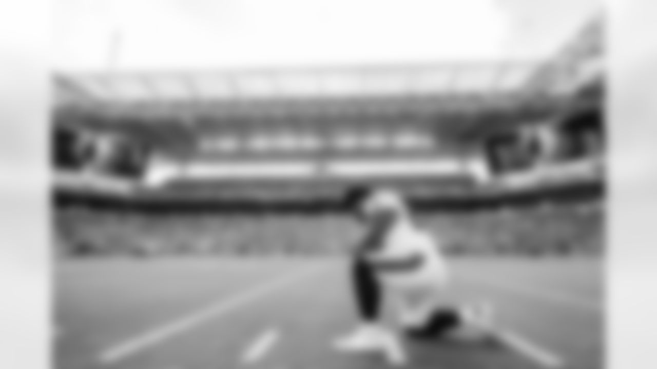 MIAMI GARDENS, FL - December 28, 2025 - Defensive Tackle Vita Vea #50 of the Tampa Bay Buccaneers before the game between the Tampa Bay Buccaneers and Miami Dolphins. The Bucs lost the game, 20-17. Photo By Tori Richman/Tampa Bay Buccaneers