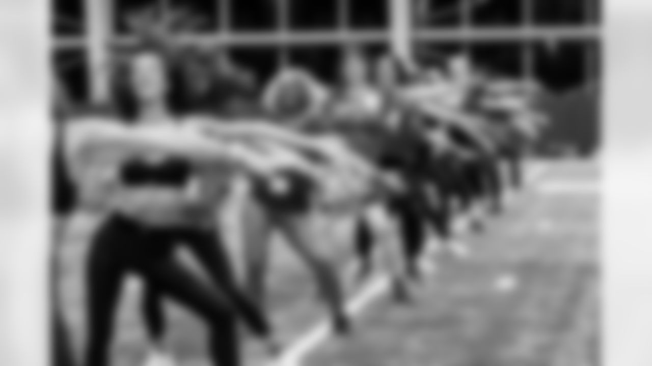 TAMPA, FL - November 19, 2025 - Tampa Bay Buccaneers Cheerleaders and Alumni during Field Rehearsal at AdventHealth Training Center. Photo By Tori Richman/Tampa Bay Buccaneers