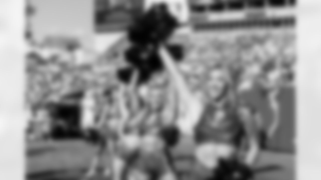 TAMPA, FL - November 30, 2025 - Tampa Bay Buccaneers Cheerleaders during the game between the Arizona Cardinals and Tampa Bay Buccaneers. The Bucs won the game, 20-17. Photo By Tori Richman/Tampa Bay Buccaneers