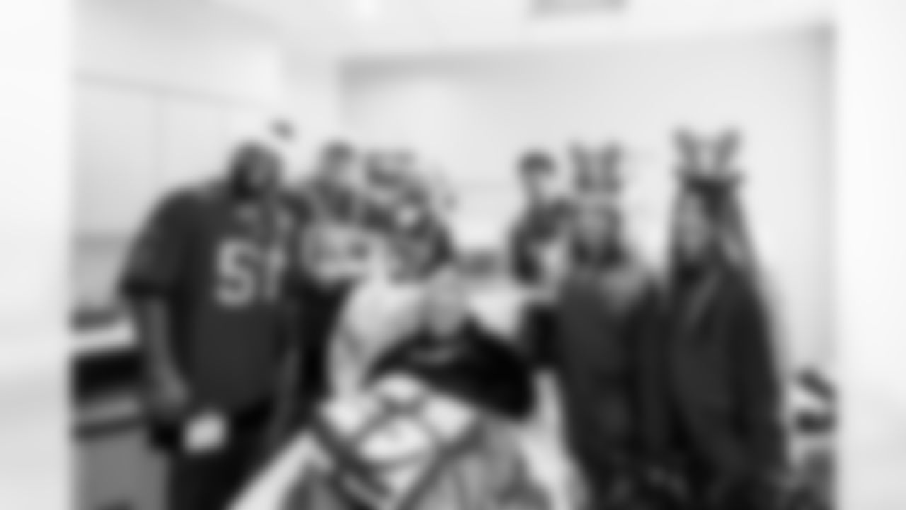 ST. PETERSBURG, FL - December 16, 2025 - Rookie Club visit to Johns Hopkins All Children's Hospital. Photo By Tori Richman/Tampa Bay Buccaneers