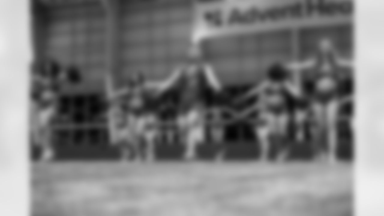 TAMPA, FL - January 02, 2026 - Tampa Bay Buccaneers Cheerleaders field rehearsal at AdventHealth Training Center. Photo By Tori Richman/Tampa Bay Buccaneers