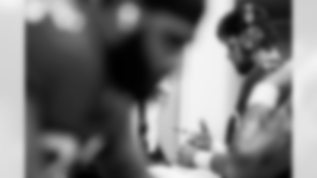 INGLEWOOD, CA - November 23, 2025 - Tight End Cade Otton #88 of the Tampa Bay Buccaneers before the game between the Tampa Bay Buccaneers and Los Angeles Rams. The Bucs lost the game, 34-7. Photo By Kyle Zedaker/Tampa Bay Buccaneers