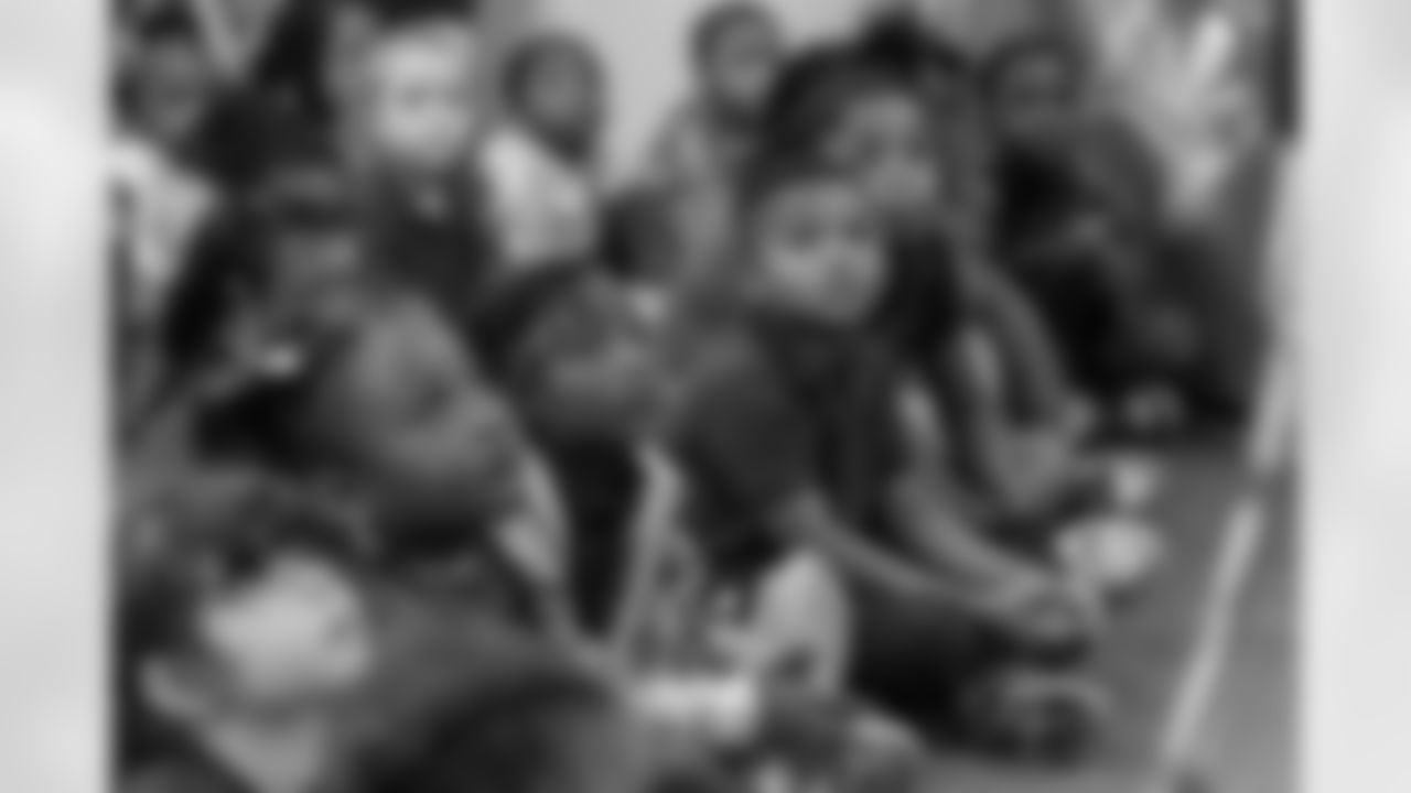 TAMPA, FL - March 03, 2026 - The Tampa Bay Buccaneers and Dr. Seuss Enterprises celebrate National Reading Month at Potter Elementary School. Photo By Doug DeFelice/Tampa Bay Buccaneers