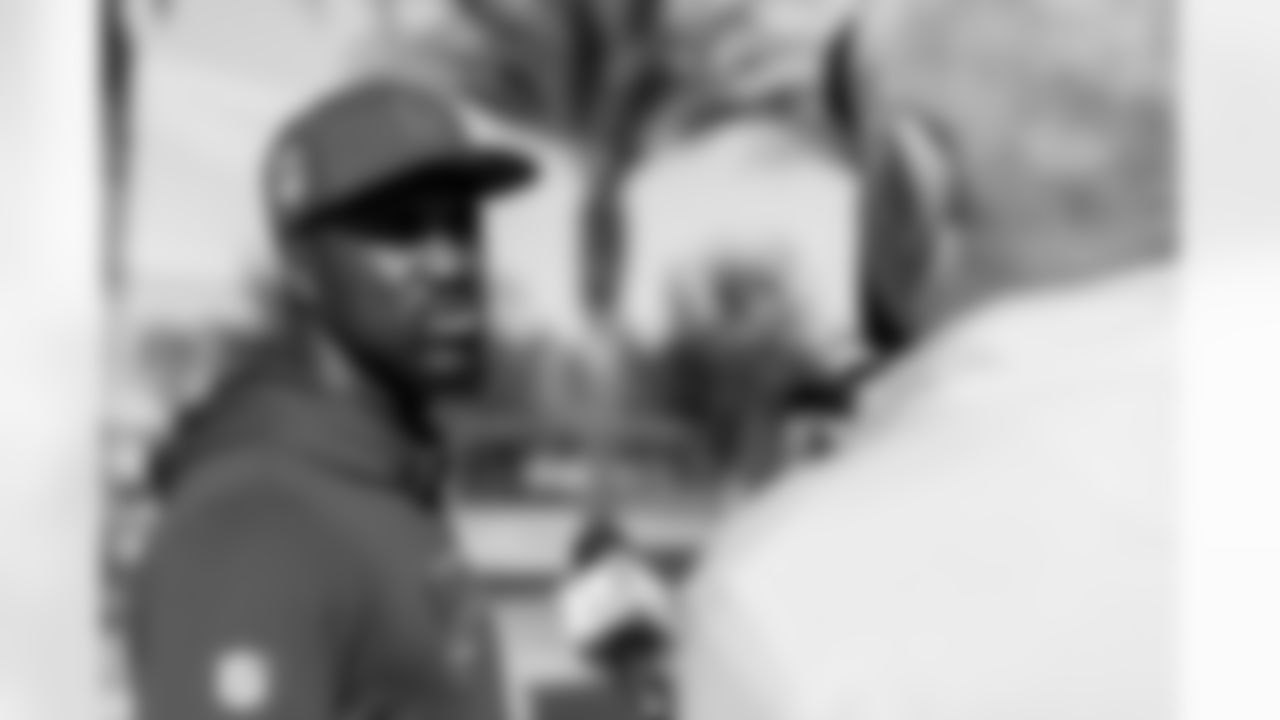 TAMPA, FL - January 02, 2026 - The Tampa Bay Buccaneers linebackers work with local partners to provide cars to families at AdventHealth Training Center. Photo By Kyle Zedaker/Tampa Bay Buccaneers