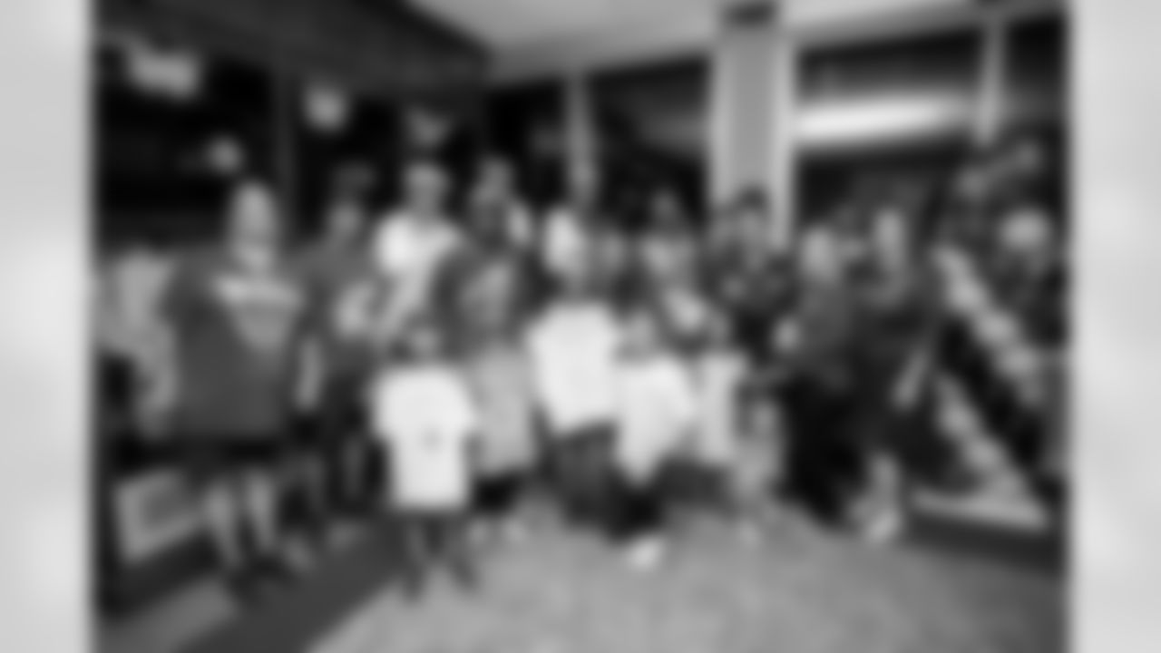 TAMPA, FL - November 19, 2025 - A group photo during a visit with Triumph Together Cancer Warriors. Photo By Kyle Zedaker/Tampa Bay Buccaneers