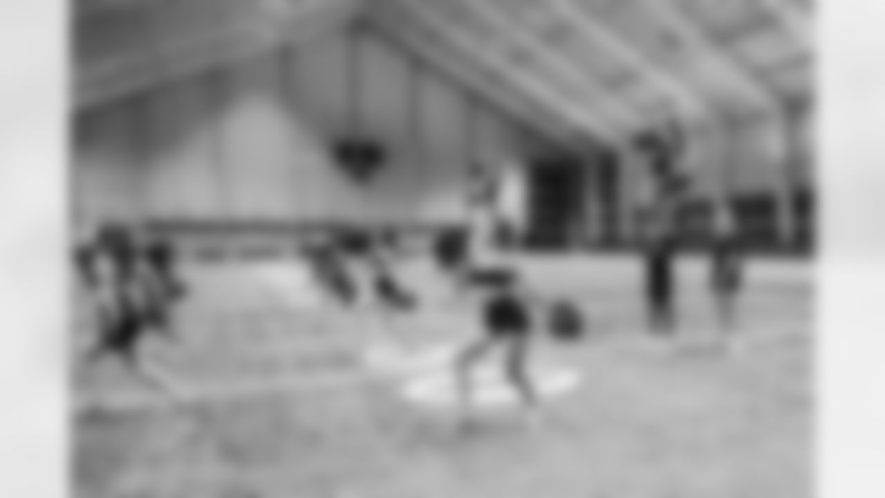 TAMPA, FL - November 20, 2025 - Tampa Bay Buccaneers Cheerleaders during Field Rehearsal at AdventHealth Training Center. Photo By Tori Richman/Tampa Bay Buccaneers