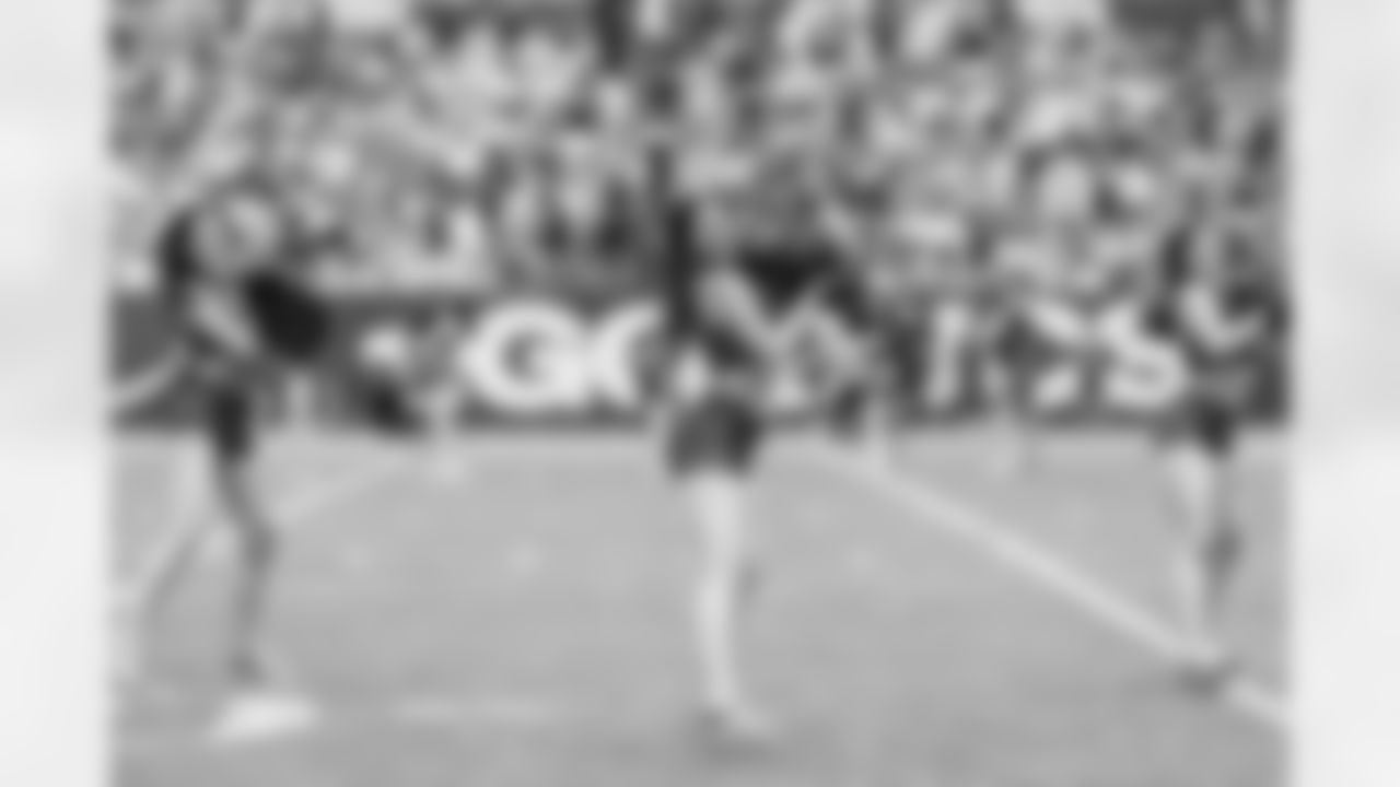 TAMPA, FL - December 07, 2025 - The Tampa Bay Buccaneers and New Orleans Saints during a regular season game at Raymond James Stadium. The Bucs lost the game, 24-20. Photo By Tori Richman/Tampa Bay Buccaneers