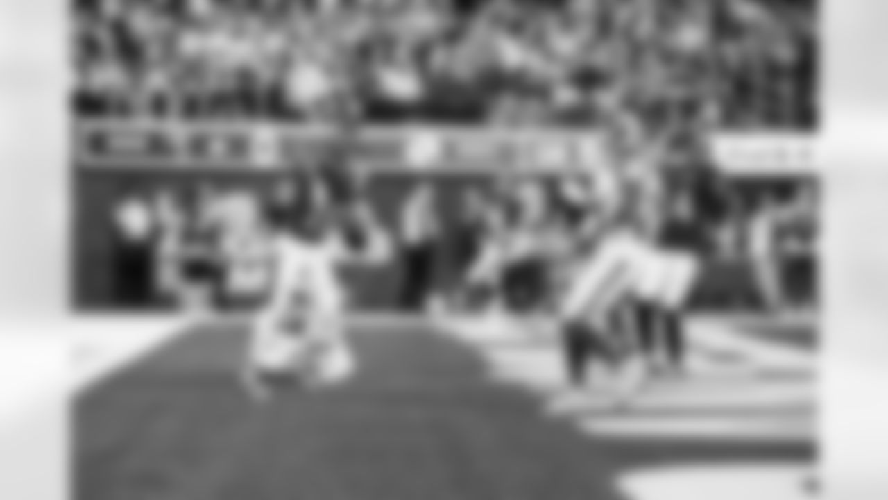 INGLEWOOD, CA - November 23, 2025 - Wide Receiver Tez Johnson #15 of the Tampa Bay Buccaneers during the game between the Tampa Bay Buccaneers and Los Angeles Rams. The Bucs lost the game, 34-7. Photo By Tori Richman/Tampa Bay Buccaneers