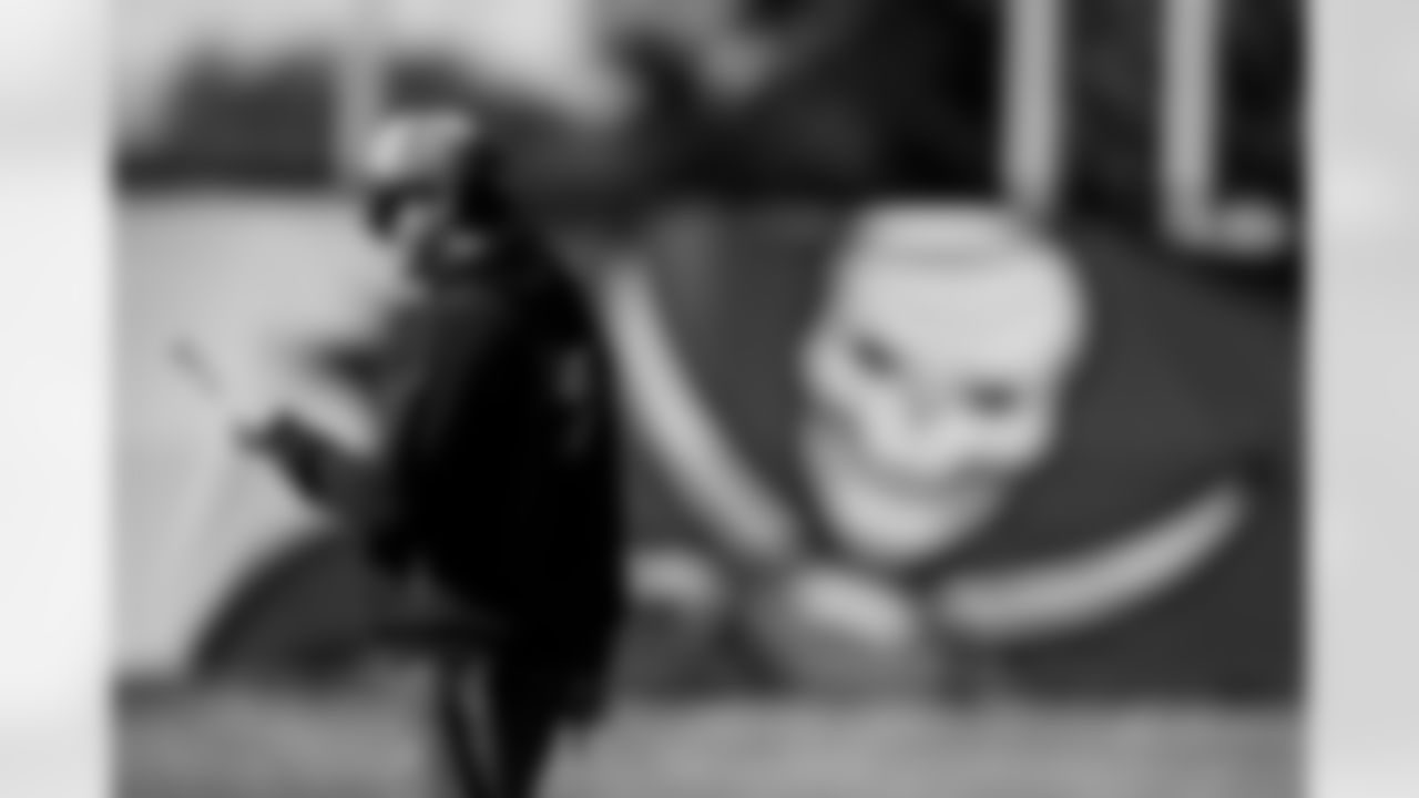 TAMPA, FL - November 28, 2025 - Offensive Coordinator Josh Grizzard of the Tampa Bay Buccaneers during practice at AdventHealth Training Center. Photo By Kyle Zedaker/Tampa Bay Buccaneers