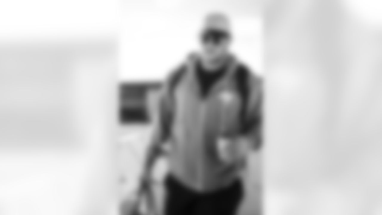 TAMPA, FL - November 22, 2025 - Center Graham Barton #62 of the Tampa Bay Buccaneers departs before the game against the Los Angeles Rams. Photo By Tori Richman/Tampa Bay Buccaneers