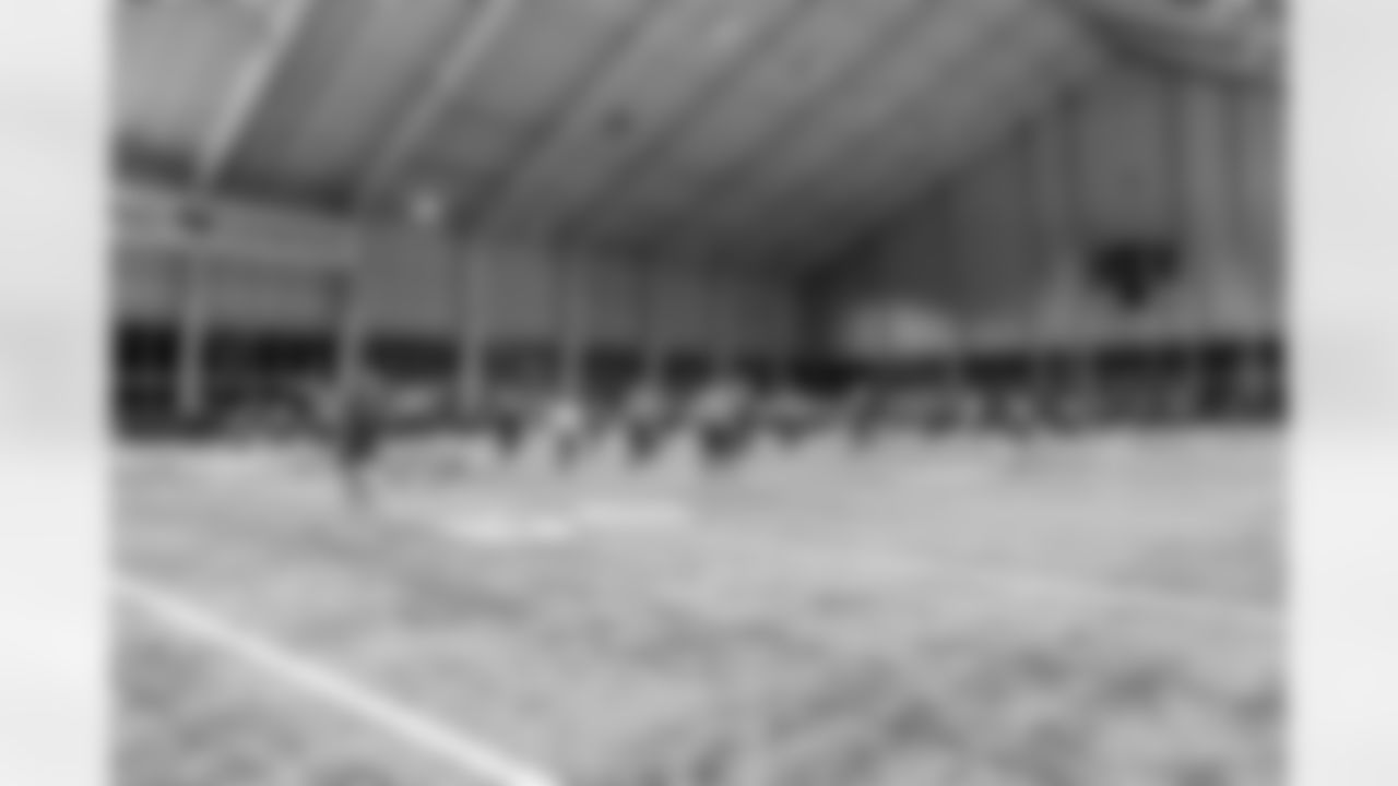 TAMPA, FL - November 19, 2025 - Tampa Bay Buccaneers Cheerleaders and Alumni during Field Rehearsal at AdventHealth Training Center. Photo By Tori Richman/Tampa Bay Buccaneers