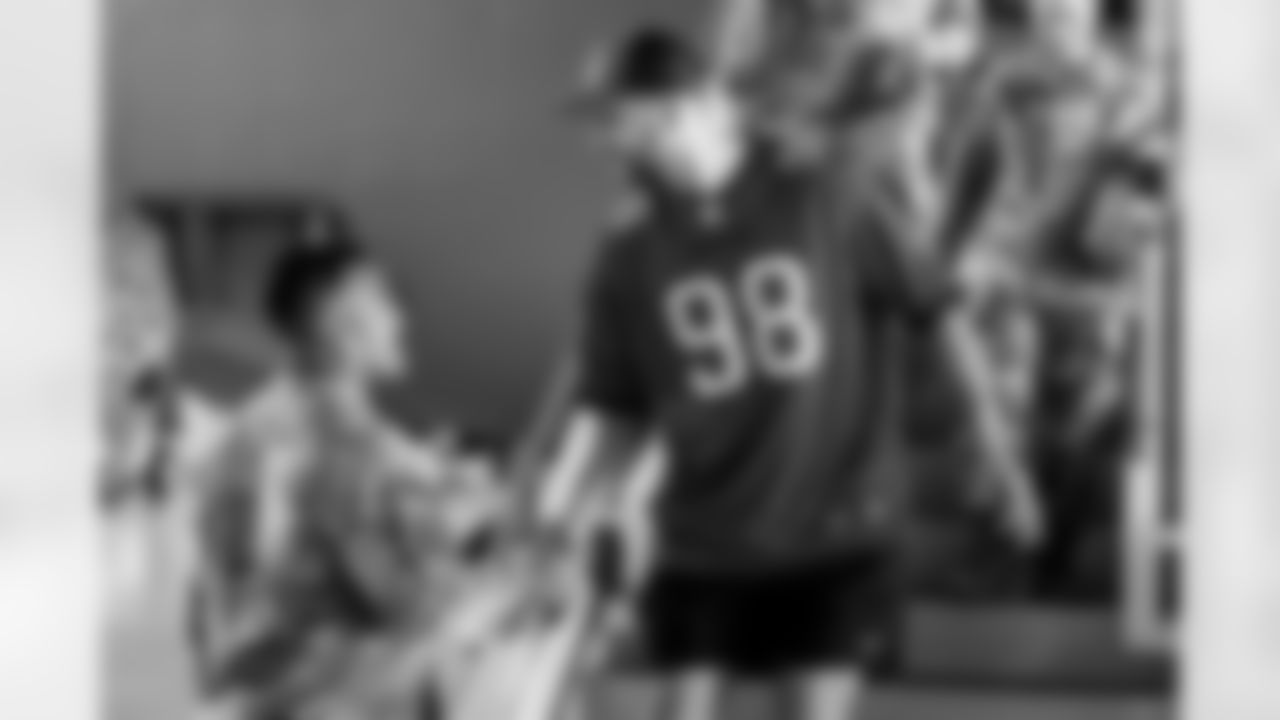 TAMPA, FL - December 02, 2025 - Outside Linebacker Anthony Nelson #98 of the Tampa Bay Buccaneers during a visit to MacDill Air Force Base. Photo By Kyle Zedaker/Tampa Bay Buccaneers